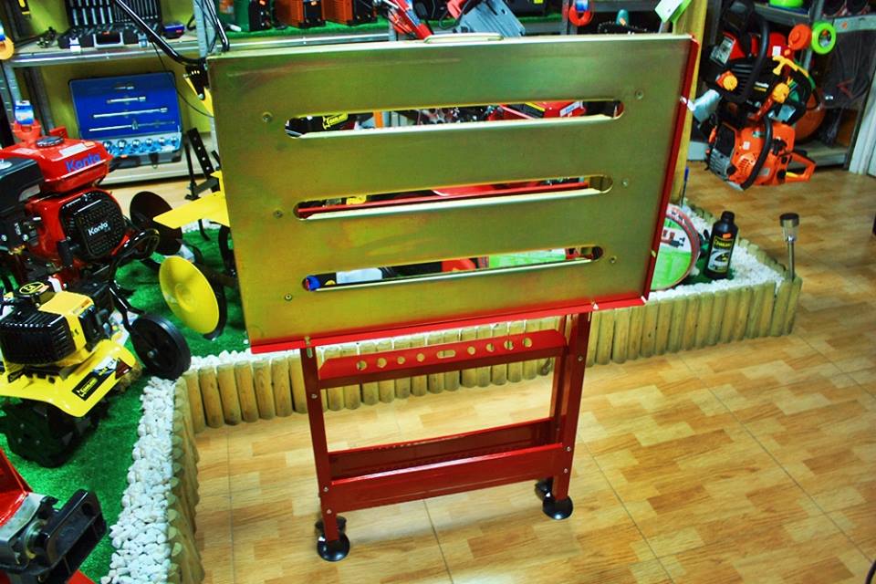 Mesa de Trabalho metálica regulável com rodas de transporte