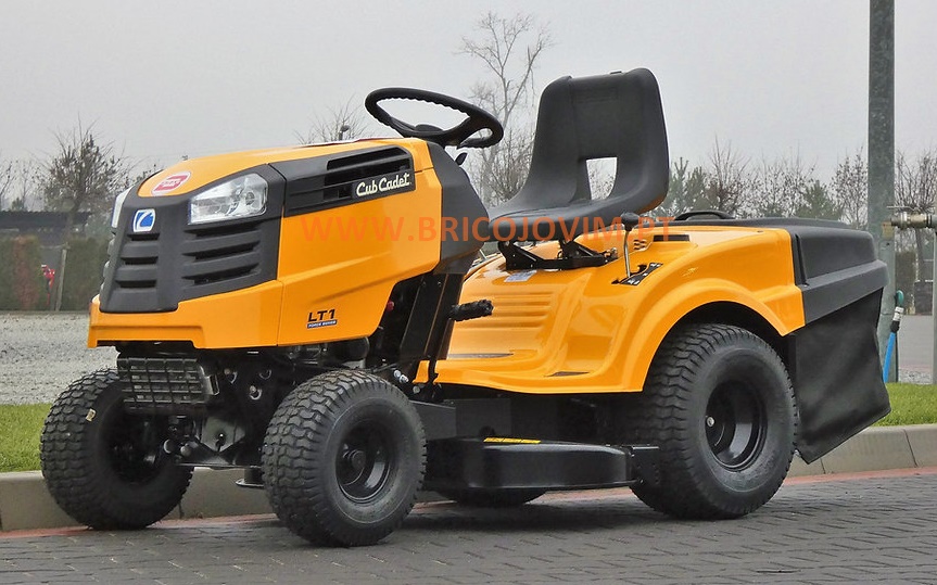 Trator Corta Relva Cub Cadet LT1 NR92 - Motor 420cc - 10.5Cv - AMERICANO