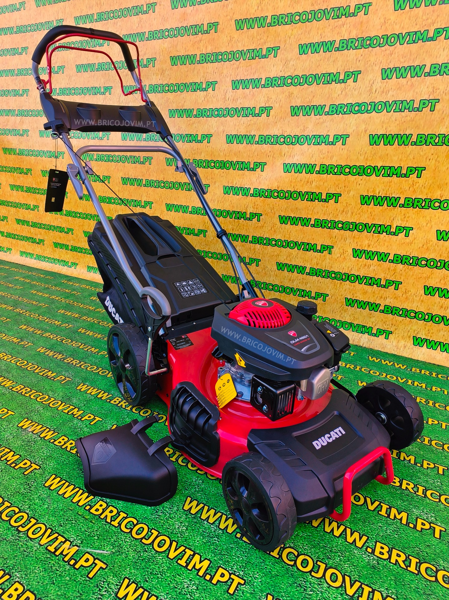 Carro Corta Relva C/Tração - Motor 150cc / 5cv - Saco 55L - Corte 46cm - Mulching - DUCATI