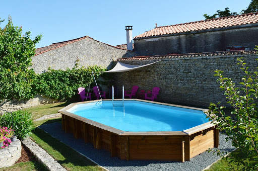 Piscina Gre Oval em MADEIRA - 6.20 x 3.95 x 1.27 + Escada INOX + Filtro Areia + Tapete